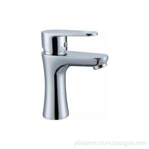 Chrome Polished Single Hole Bathroom Sink Faucet / One Hand